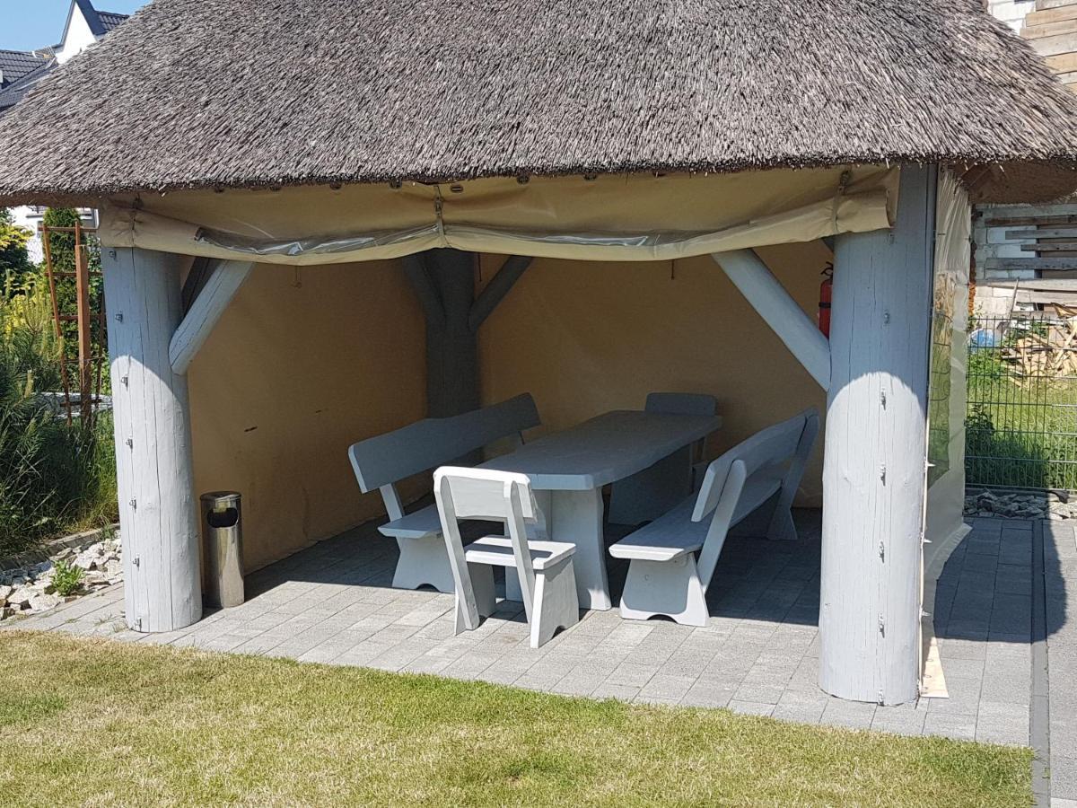 Tobi-Pokoje Goscinne Leba Exterior photo